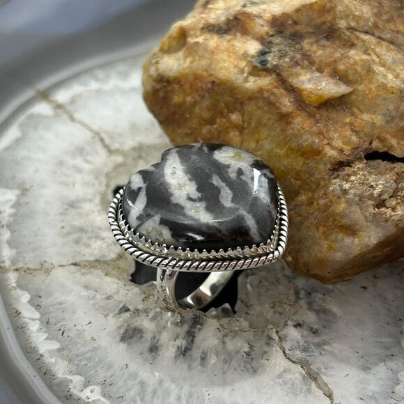 Sterling Southwestern Style White Buffalo Heart Shape Ring Size 7 For Women - Picture 4 of 10